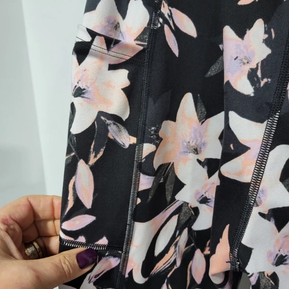 Victoria's Secret Floral Leggings with Side Pockets Small - Picture 5 of 5